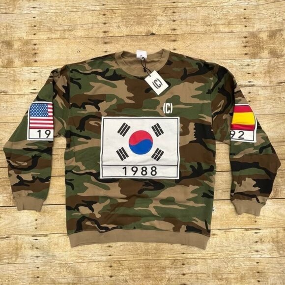 Cashmere Sound Worldwide Crewneck in Woodland Camo - Picture 3 of 7